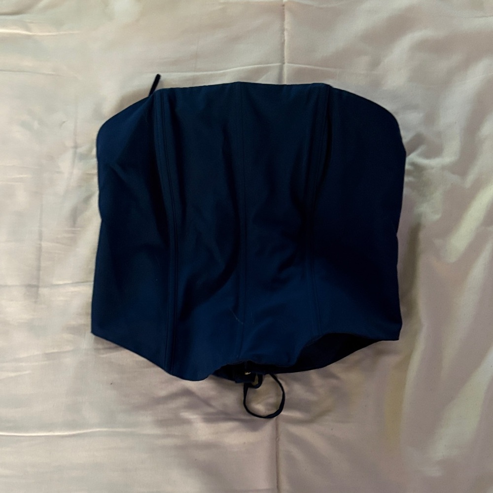 Edikted Navy Blue Crop Top